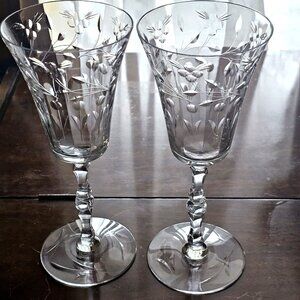 2 Seneca Elegant Optic Cut Floral Vines Wine Goblets 8" vintage stem leaves